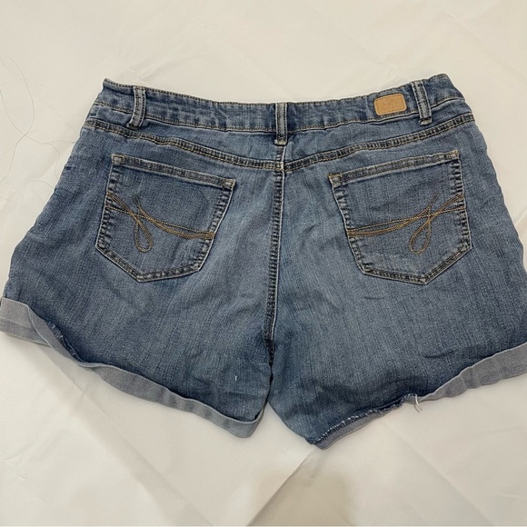 👖 Jordache Dark Denim Jean Shorts – Women’s Size 16 👖 - Picture 4 of 4